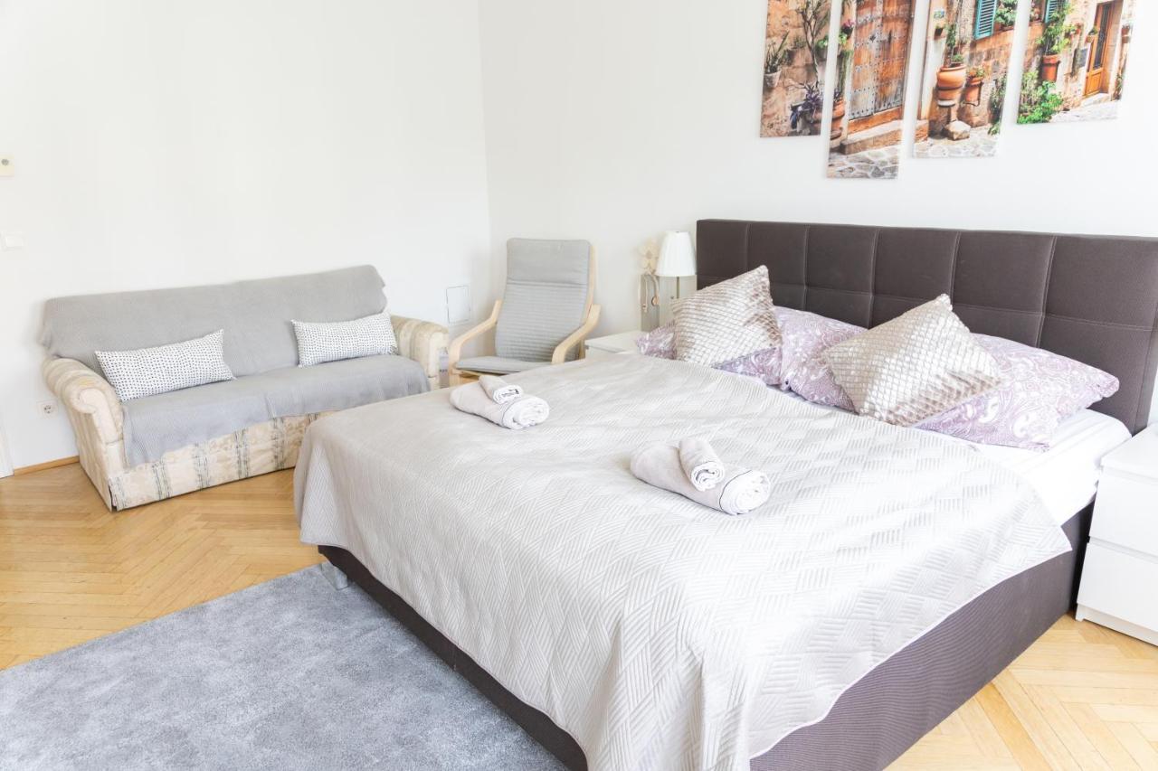 Moonlight Apartment With Porch Near Schoenbrunn And Westbahnhof Vienna Luaran gambar