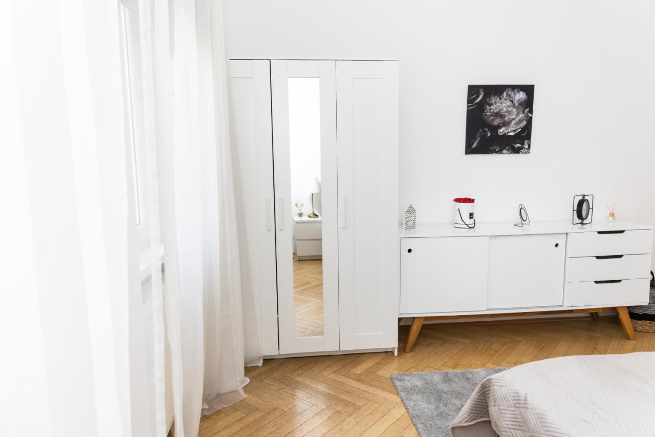 Moonlight Apartment With Porch Near Schoenbrunn And Westbahnhof Vienna Luaran gambar