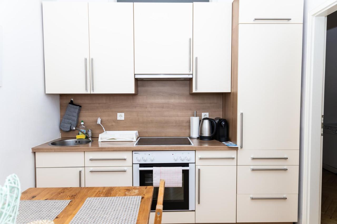 Moonlight Apartment With Porch Near Schoenbrunn And Westbahnhof Vienna Luaran gambar